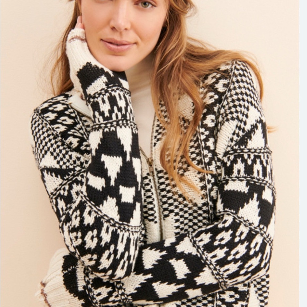 Saltwater Luxe Black and White Sweater Size Medium